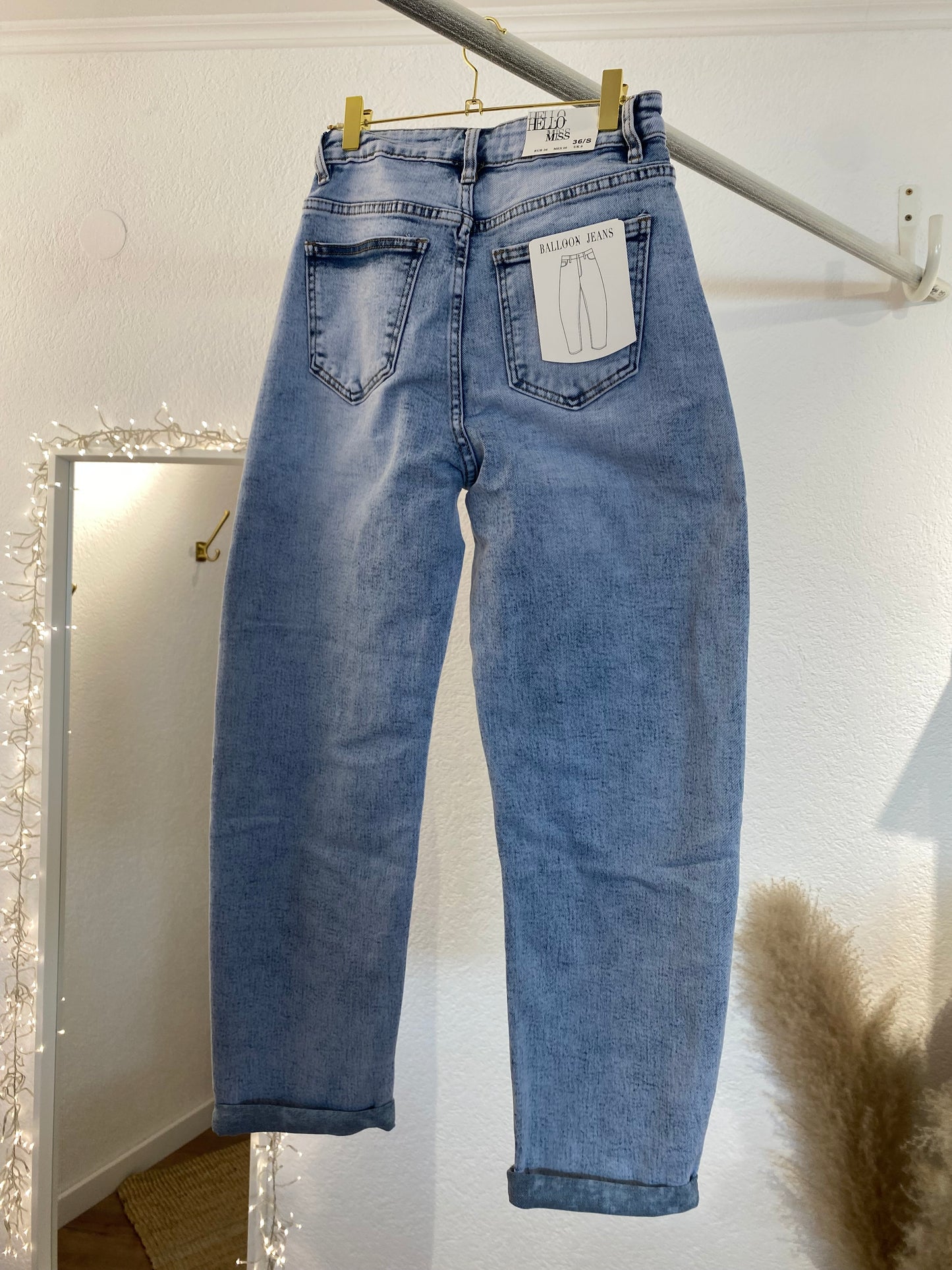 Balloon Blue Jeans
