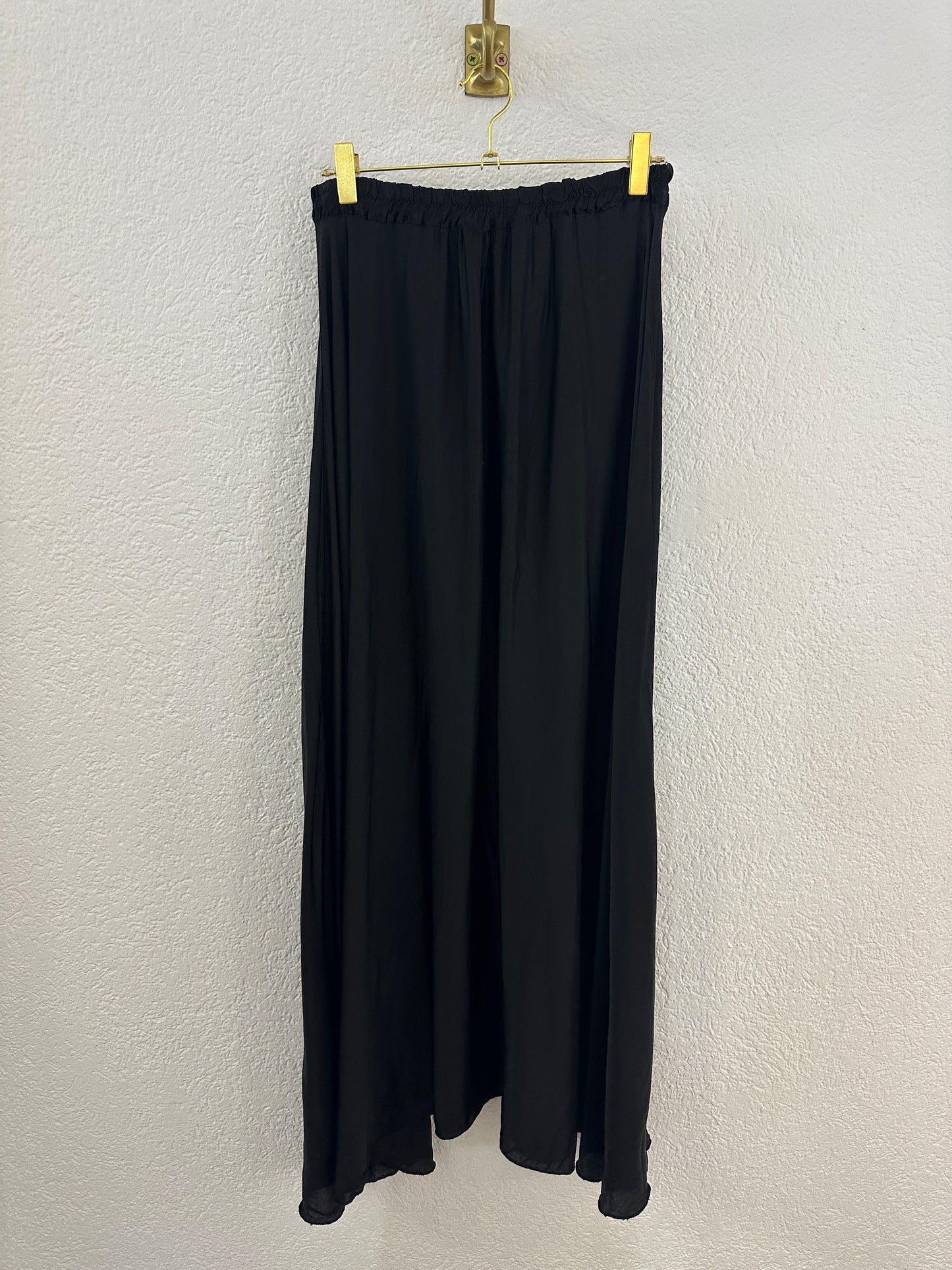 Weiter Rock in Seidenoptik versch. Farben