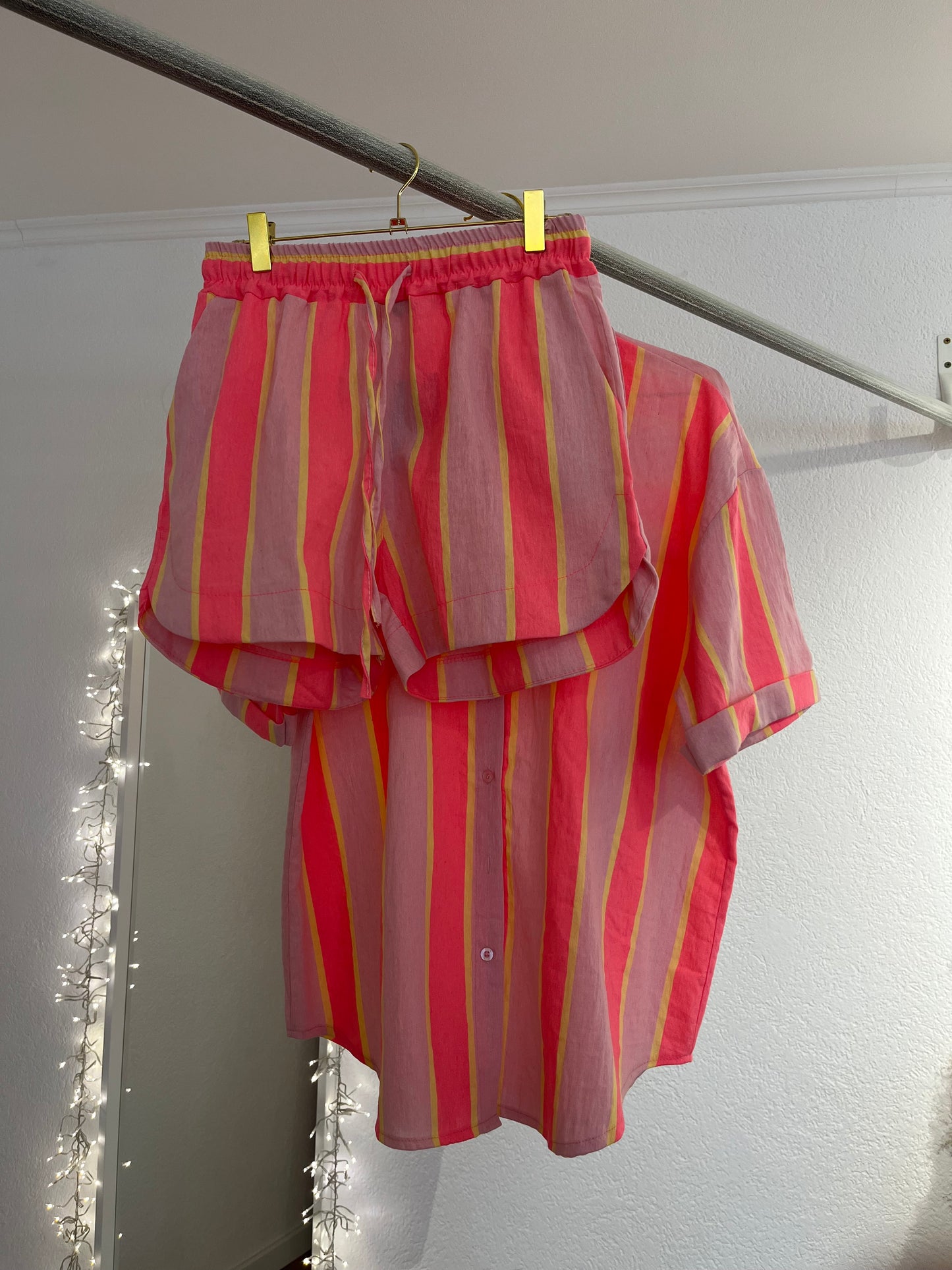 Pink gestreifte Leinenhose