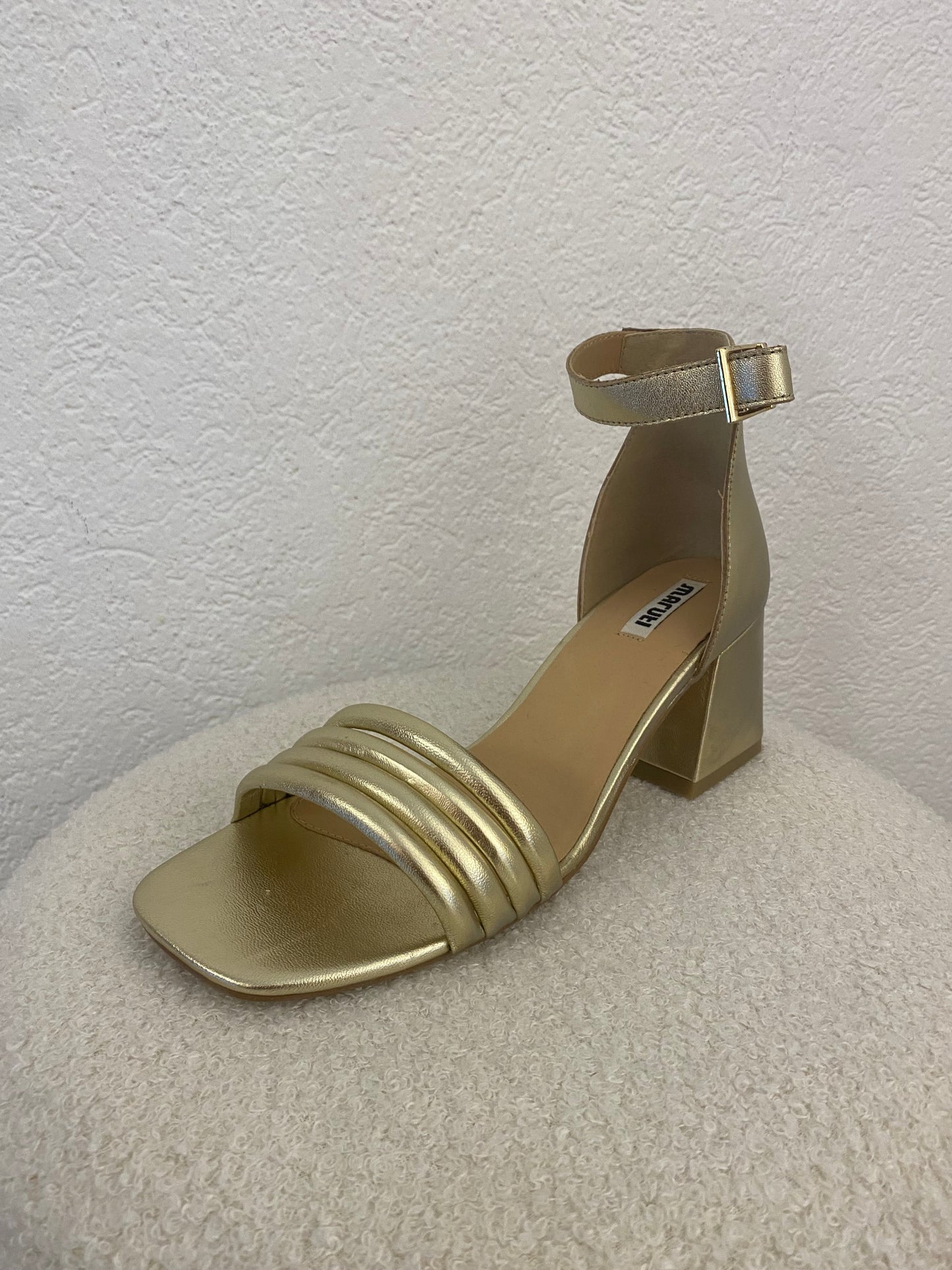 Goldene Heels