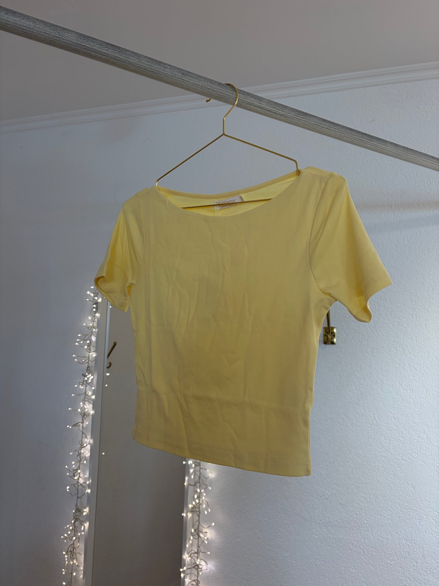 Kurzes Basic Shirt