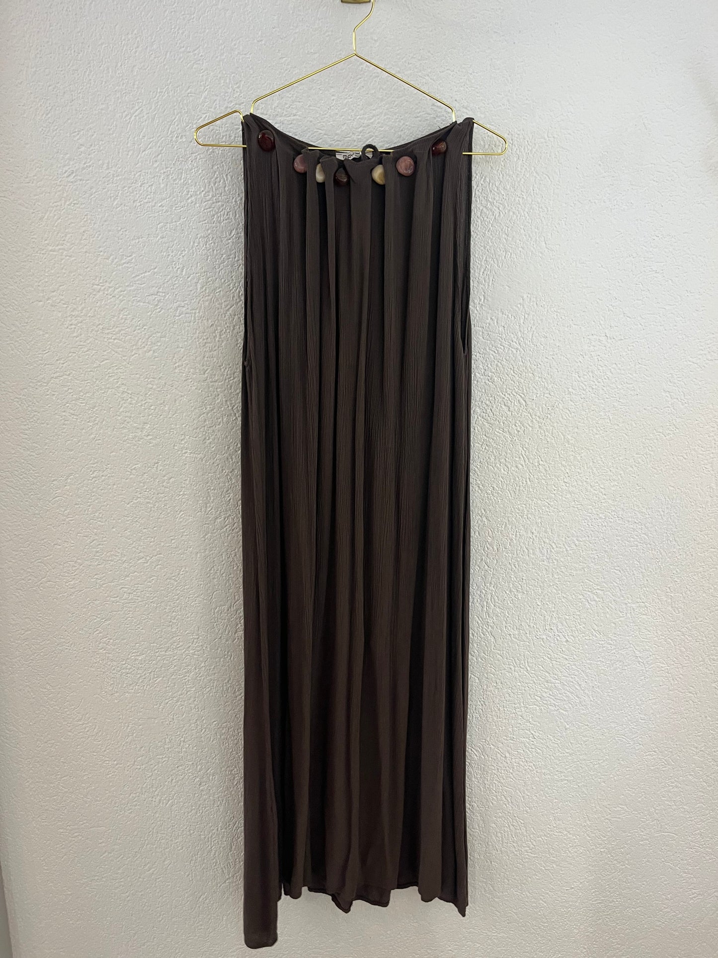 Kleid mit Edelsteinen