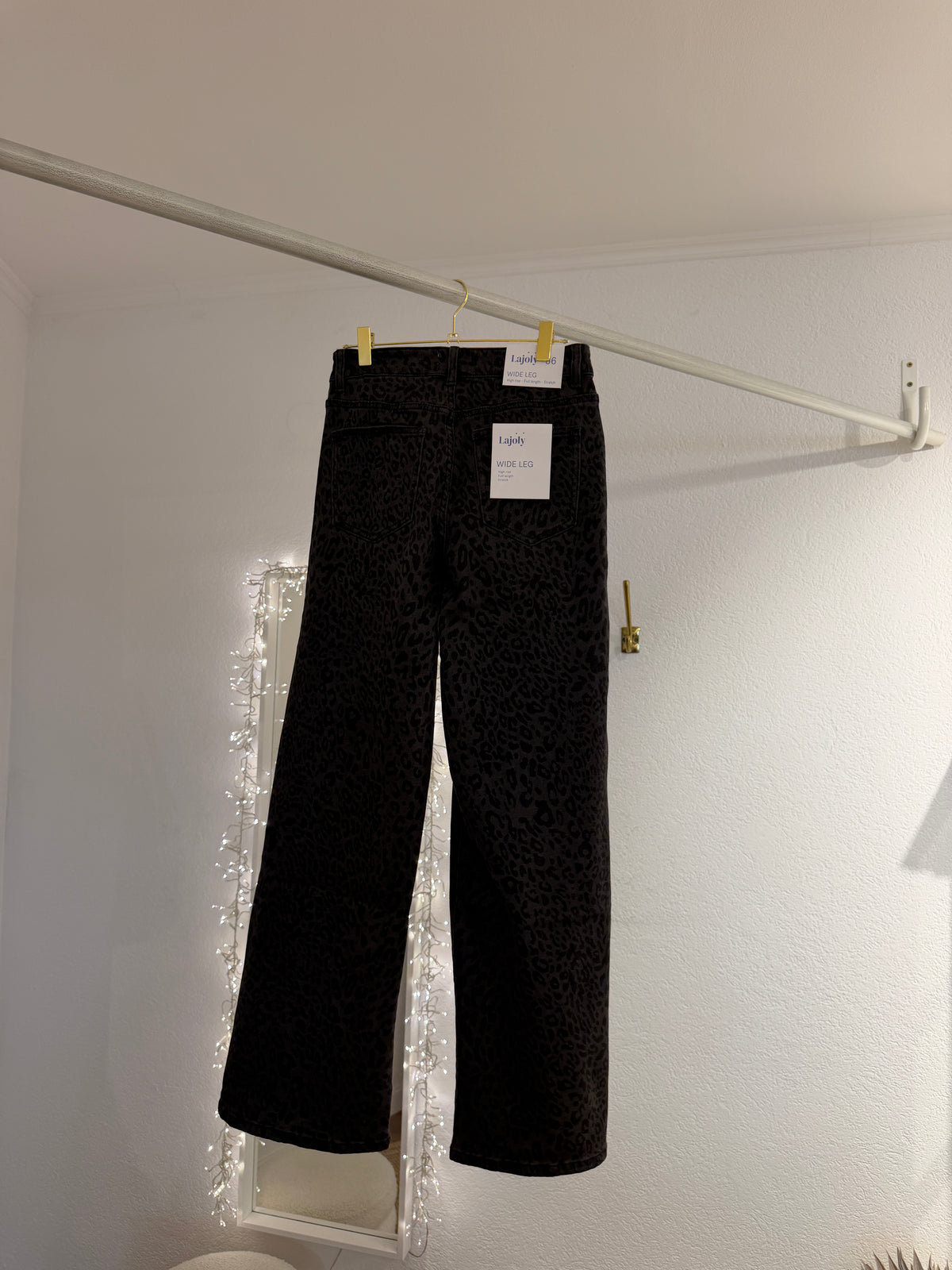 Wide Leg Leo Jeans
