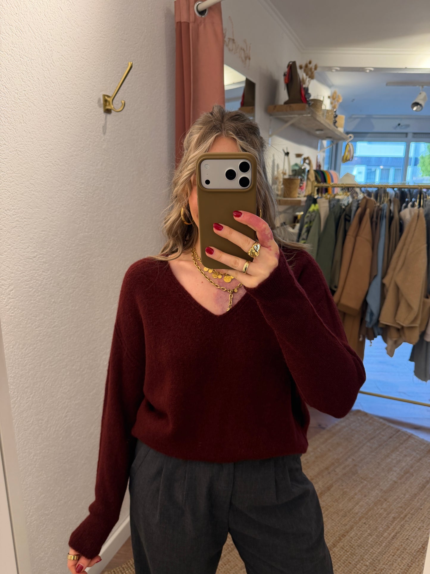 Dünnes Strick Shirt mit V-Ausschnitt