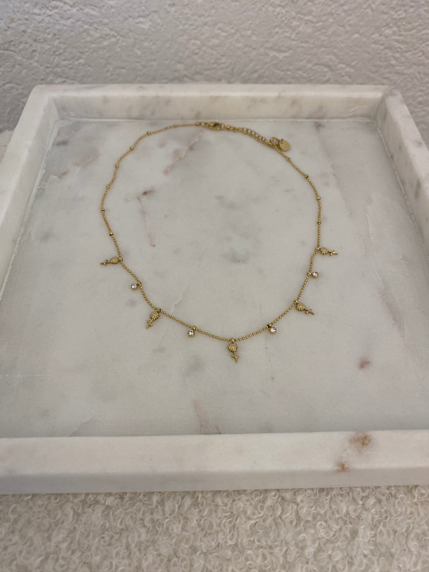 Kette mit Blumen und Strass