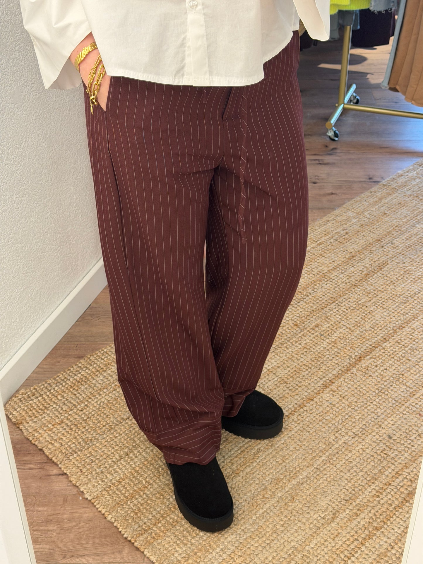 Stoffhose mit Nadelstreifen