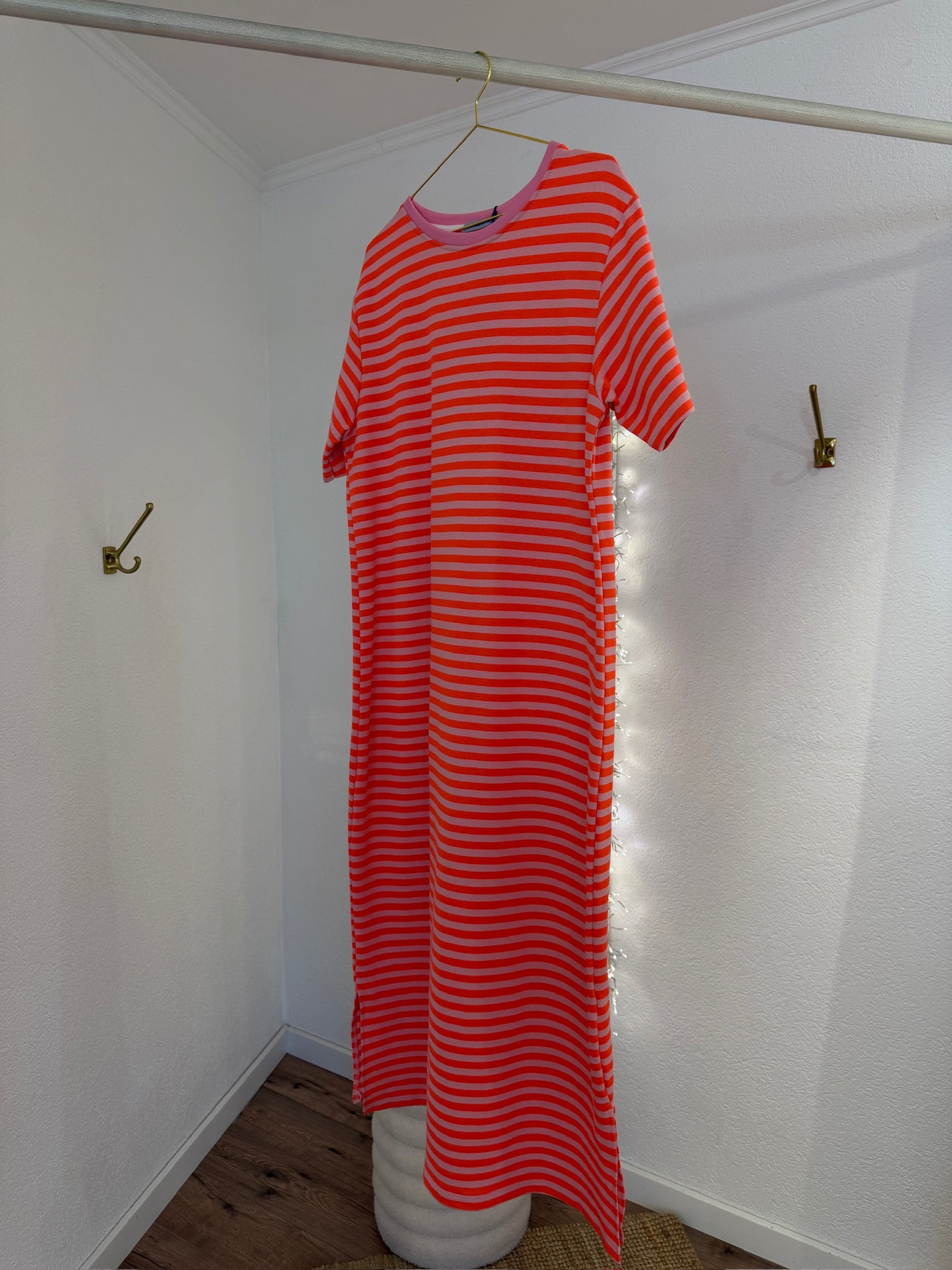 Sweater Kleid mit Streifen