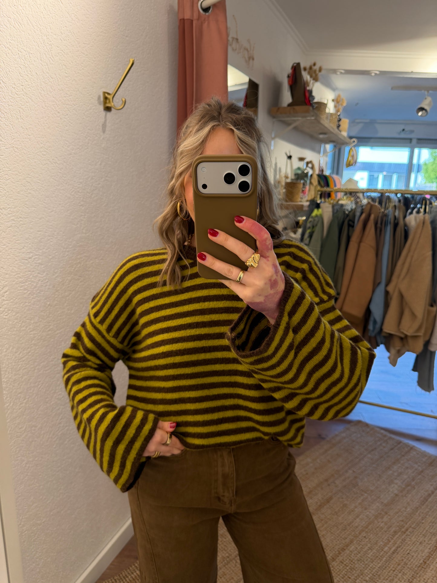 Feiner Strickpulli gestreift