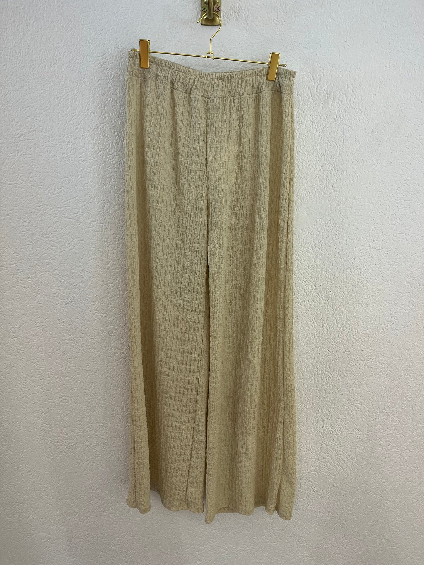 Hose in Crepp Optik Creme