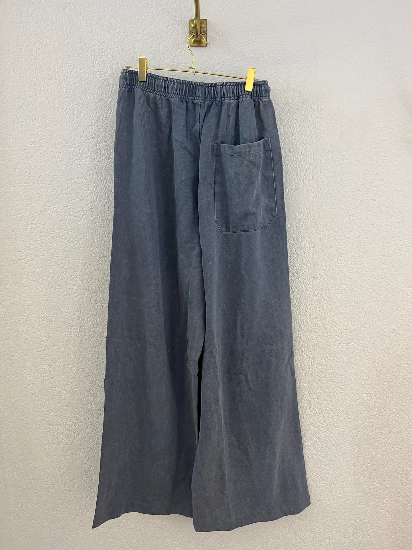 Weite Hose mit Waschung