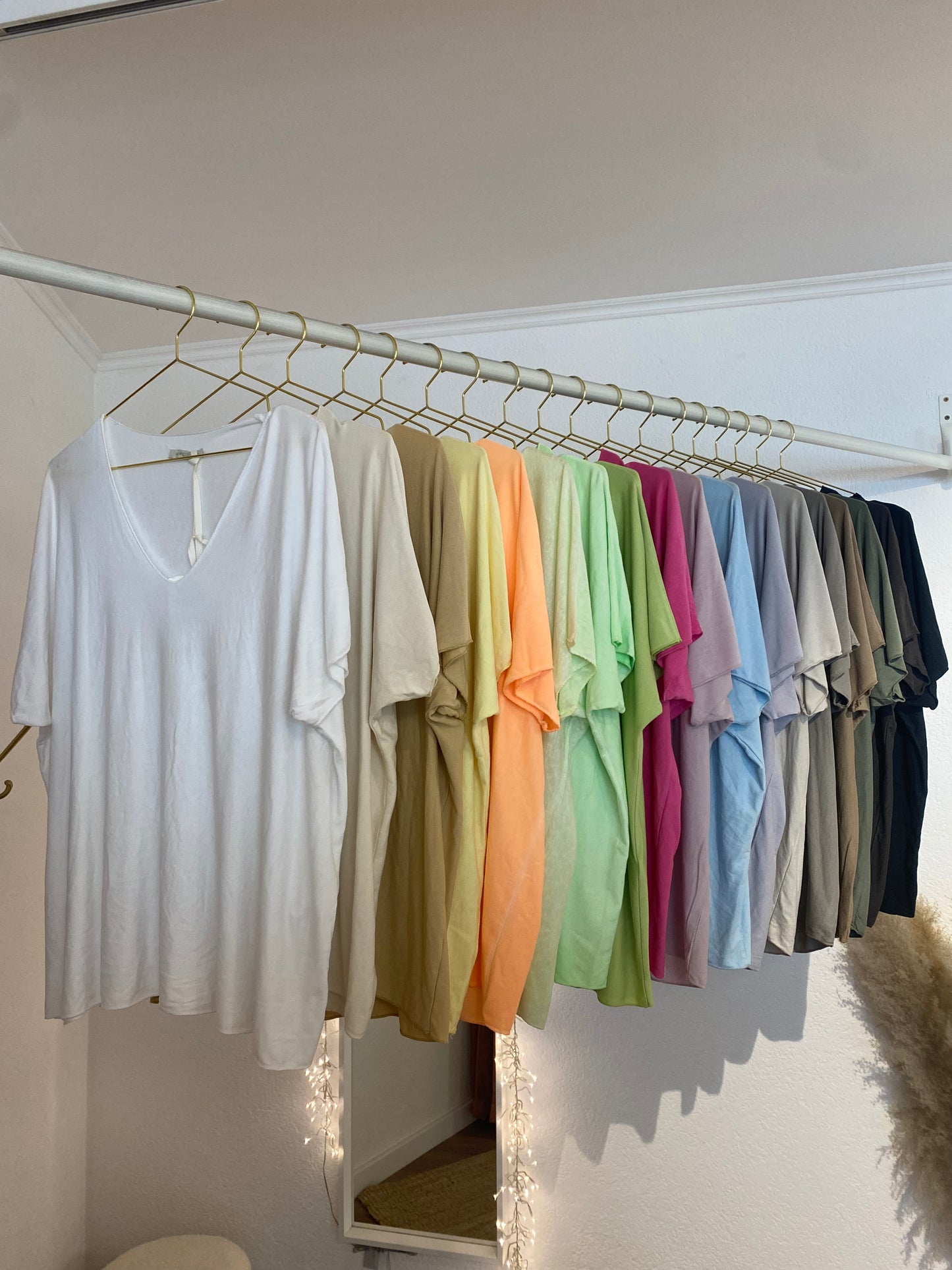 Basic T-Shirt mit V-Ausschnitt