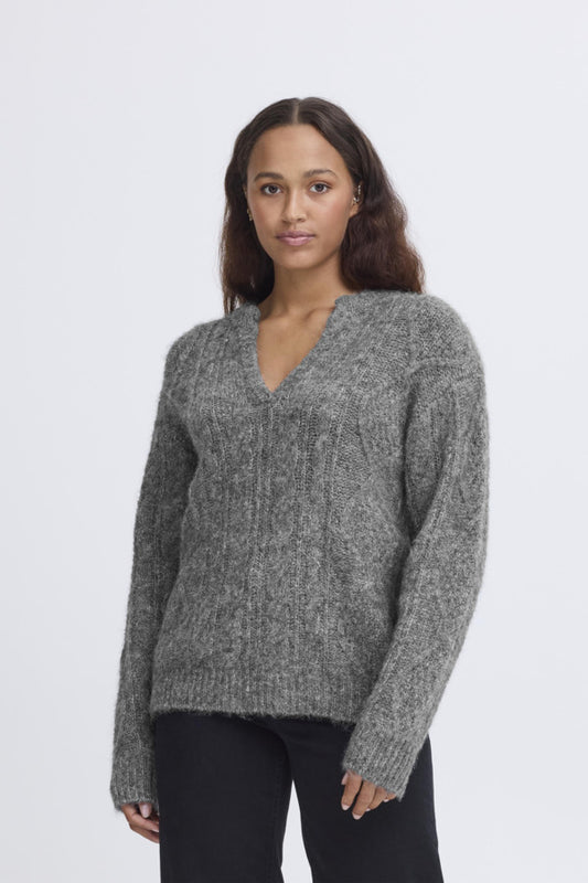 Strickpulli mit leichtem Zopfstrick Muster