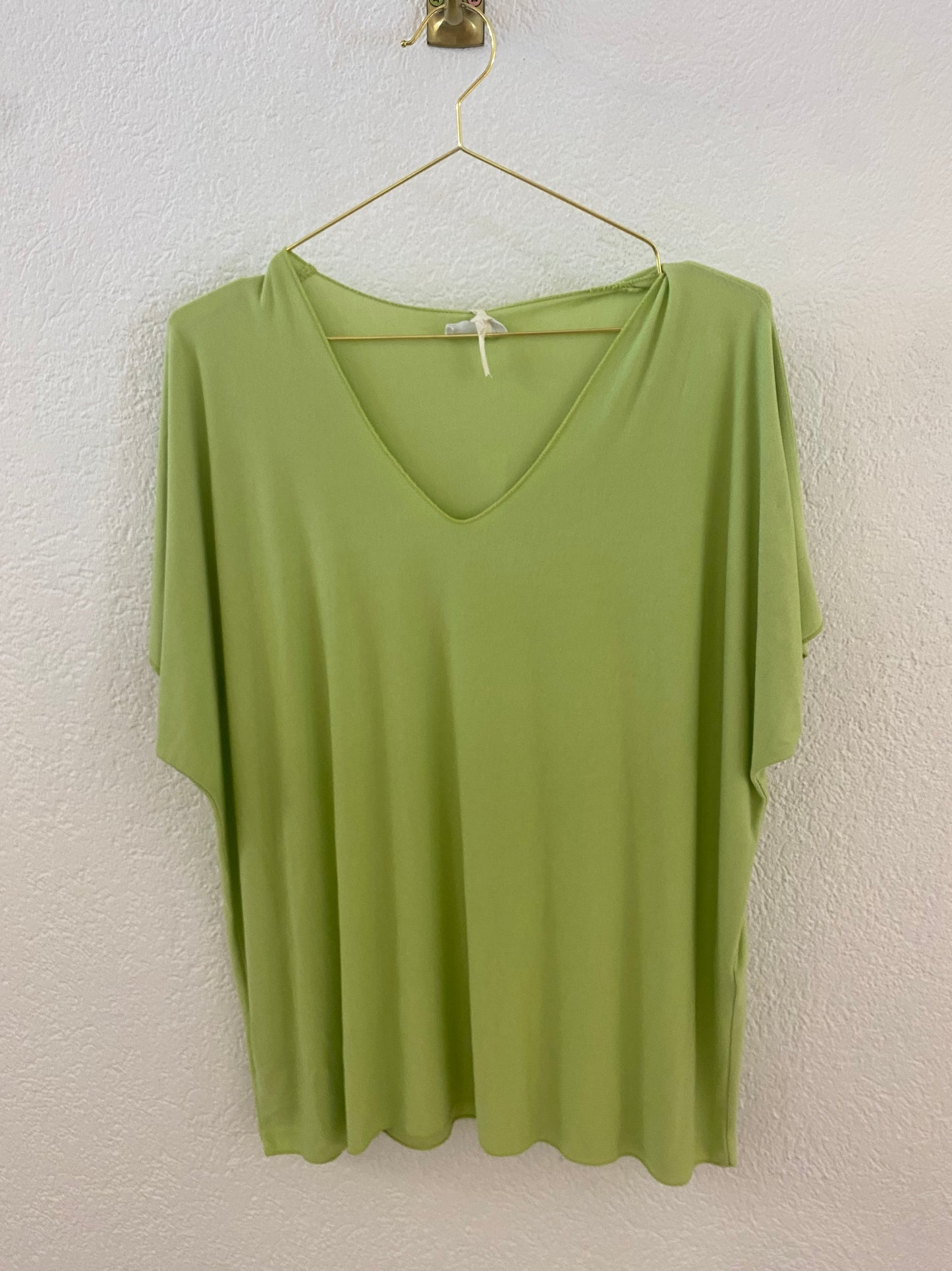 Basic T-Shirt mit V-Ausschnitt