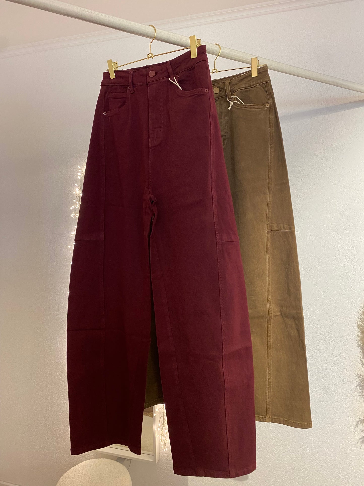 Farbige Jeans im Barrel-Fit