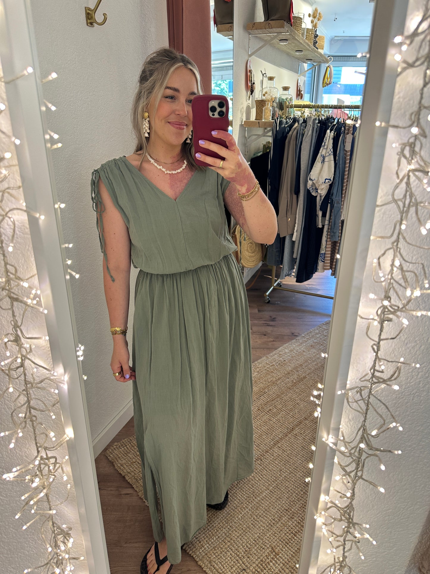 Kleid mit Cut Outs versch. Farben