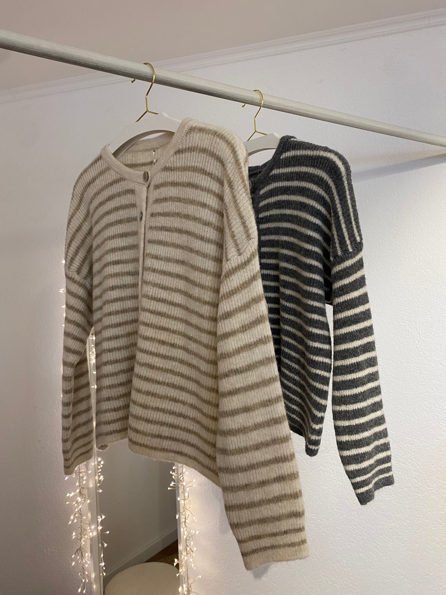 Strickjacke mit Streifen