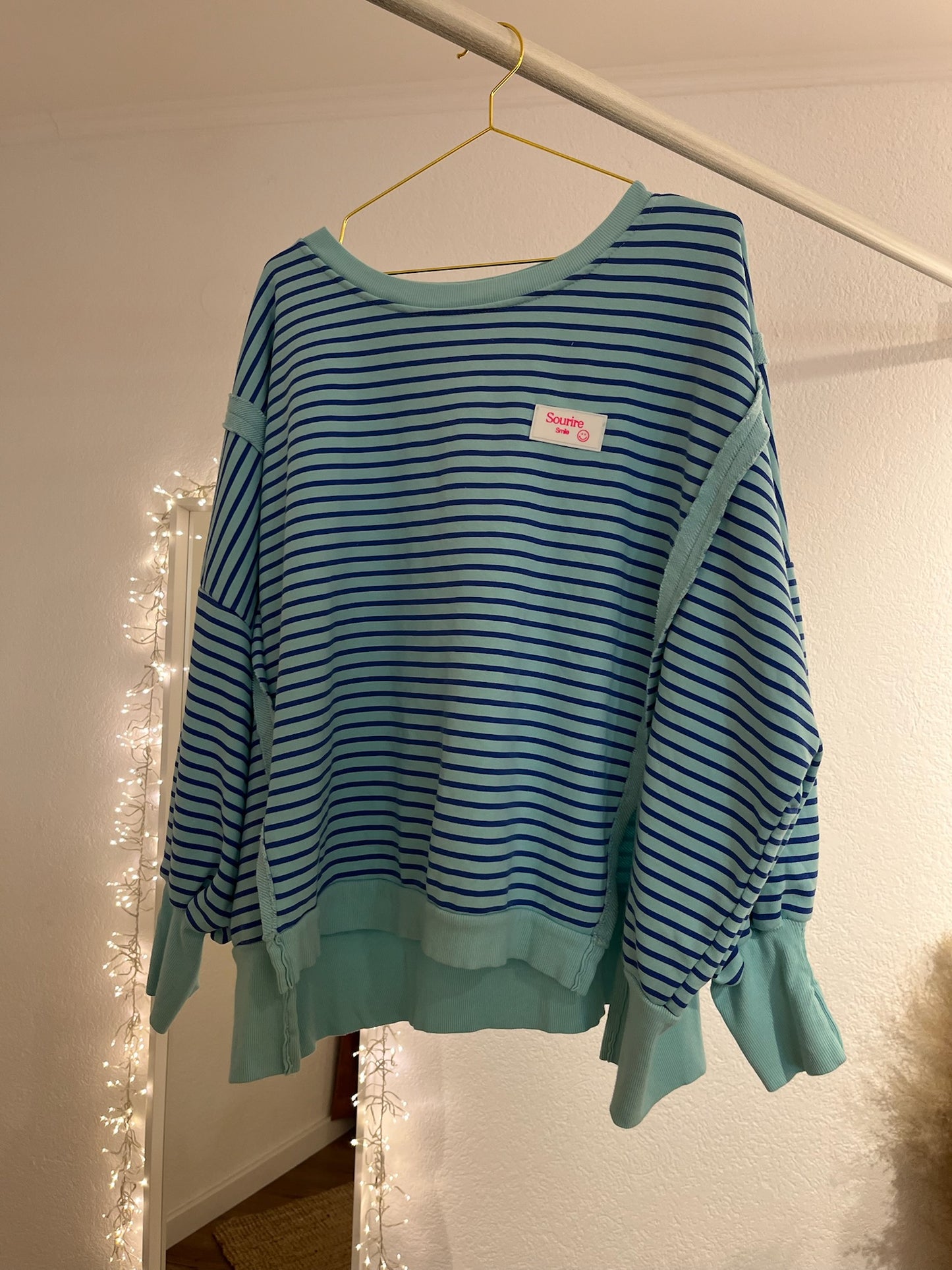 Gestreifter Sweater mit Naht