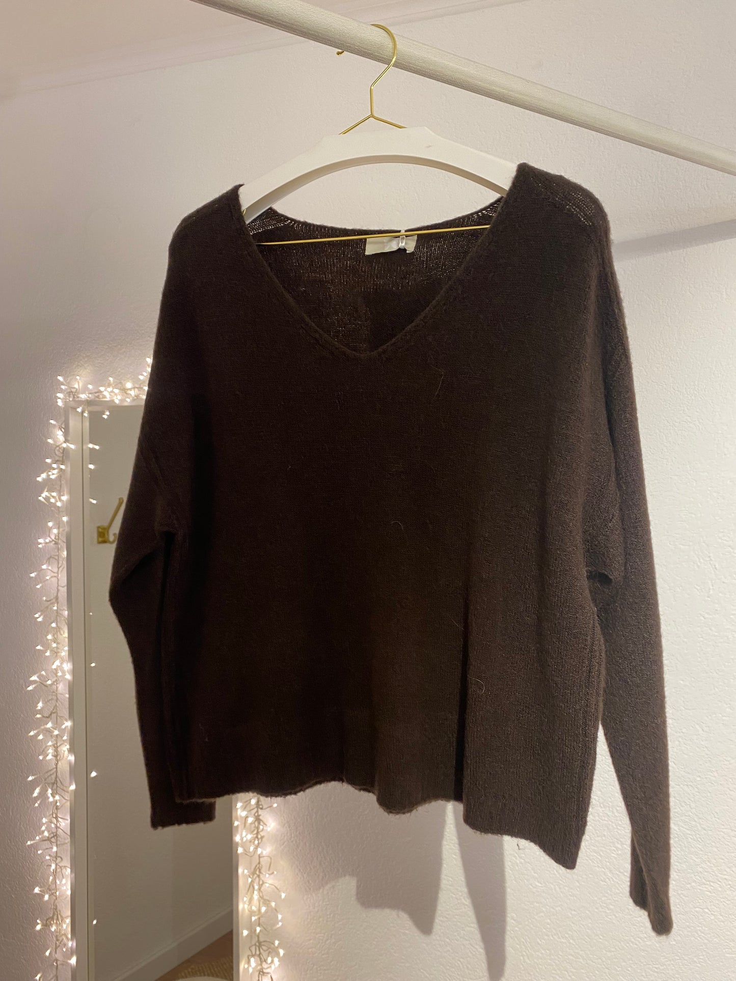 Dünnes Strick Shirt mit V-Ausschnitt