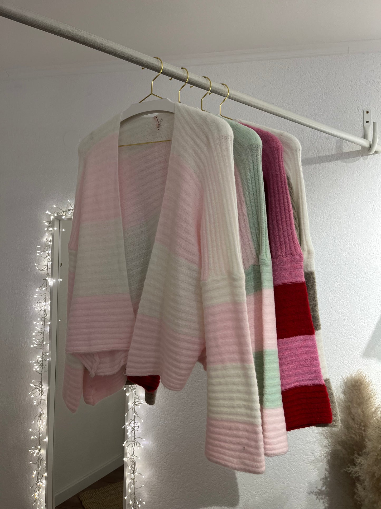 Gestreifter Strickcardigan versch. Farben