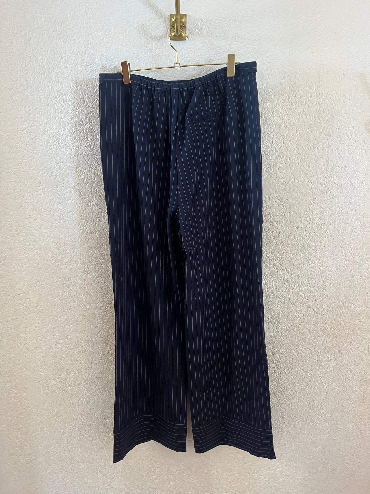 Gestreifte Stoffhose