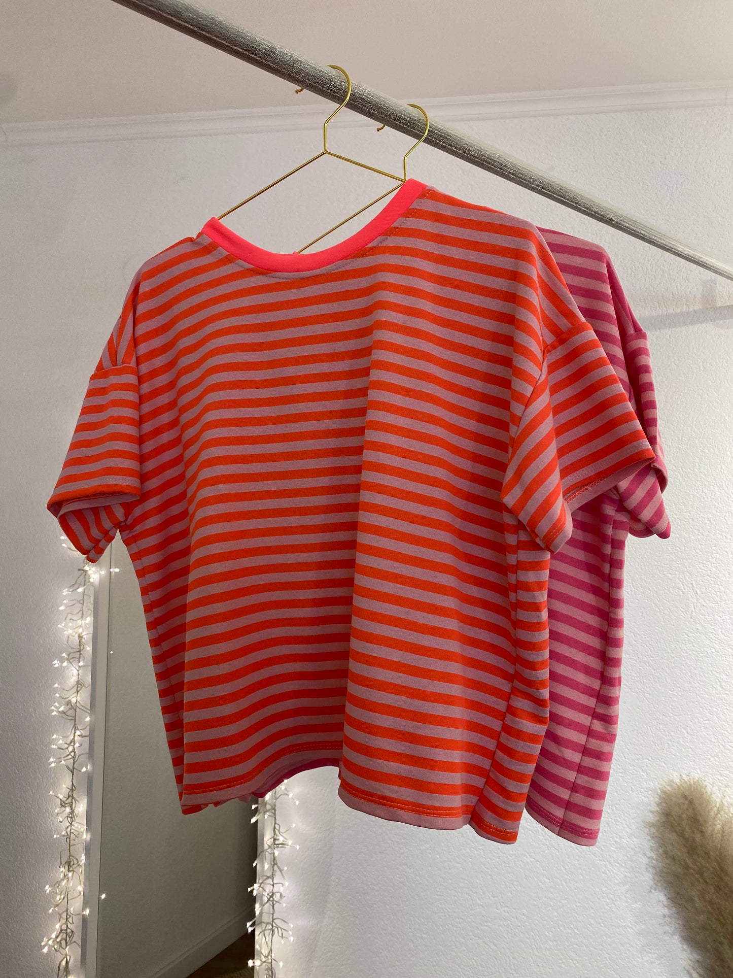 Streifen Shirt mit Rückendetail