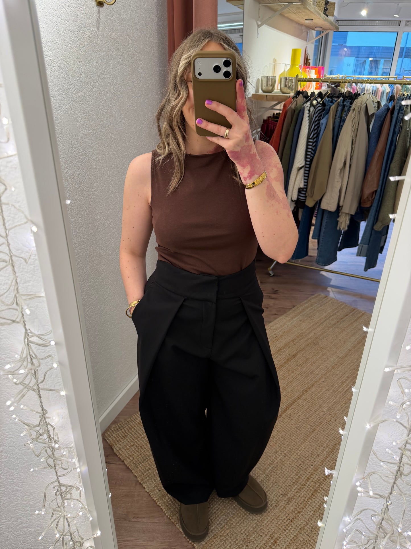 Hochgeschnittene Bundfaltenhose