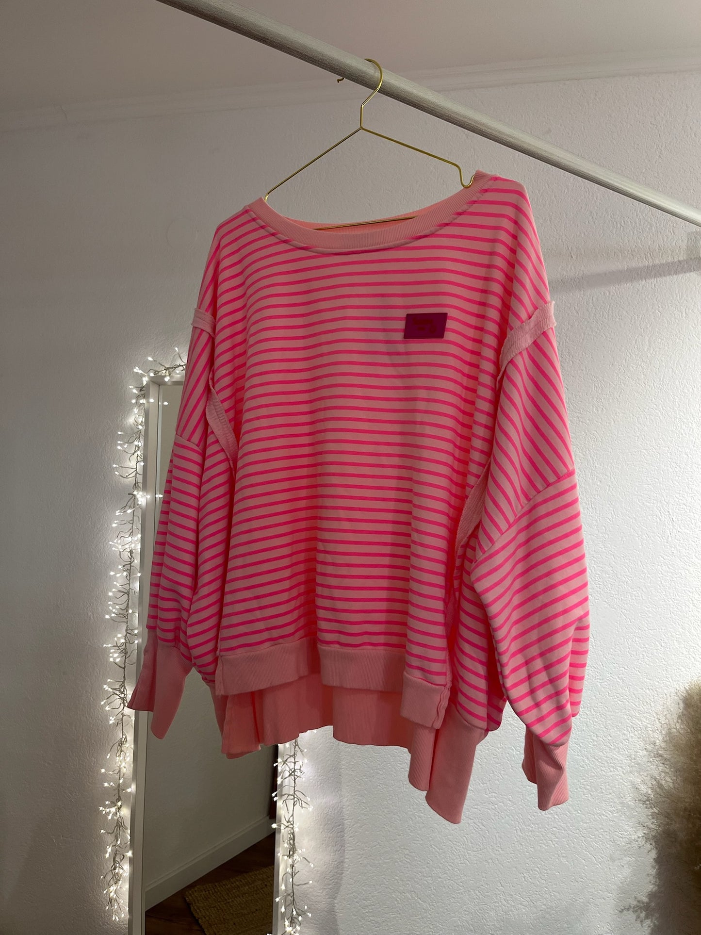 Gestreifter Sweater mit Naht