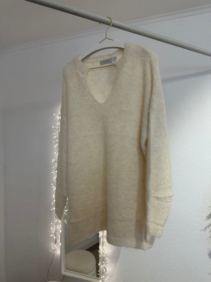 Langer Strickpulli mit V-Ausschnitt versch. Farben