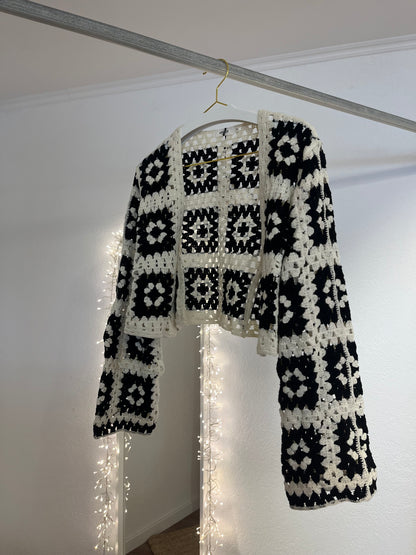 Grob gestrickte Jacke mit Muster