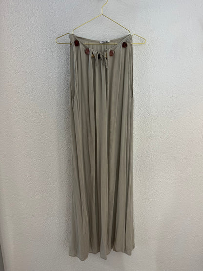 Kleid mit Edelsteinen