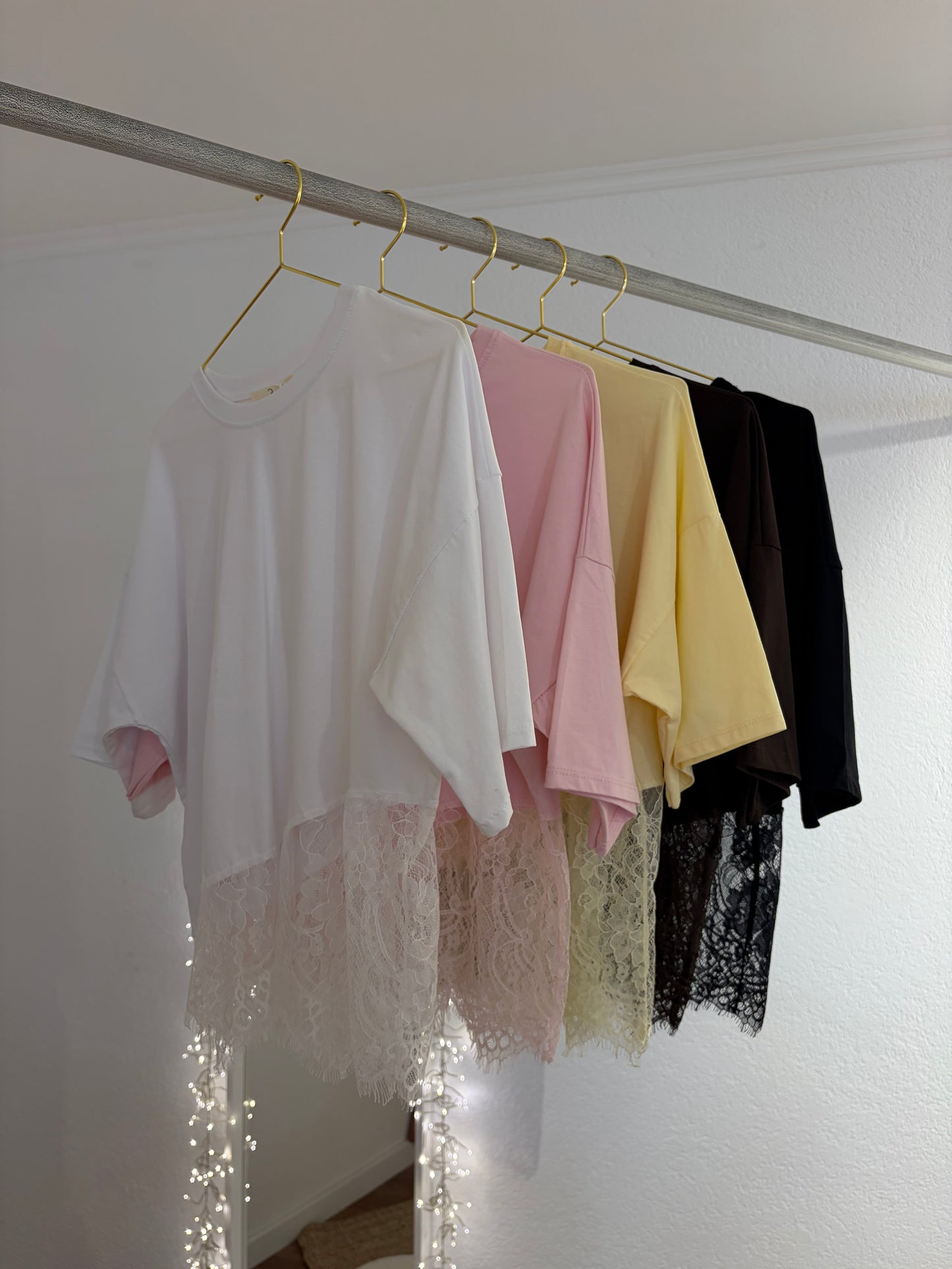 T-Shirt mit Spitzeneinsatz