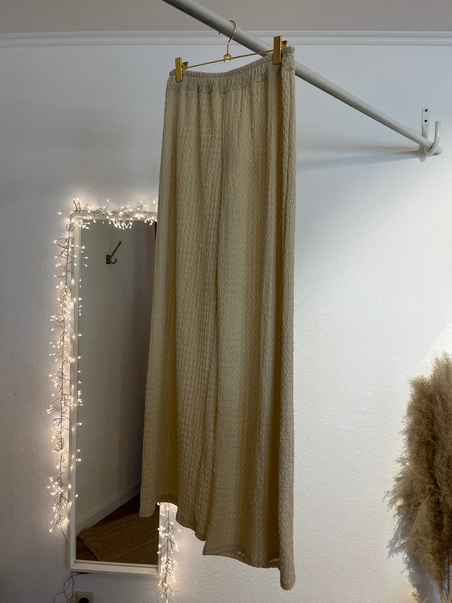 Hose in Crepp Optik Creme