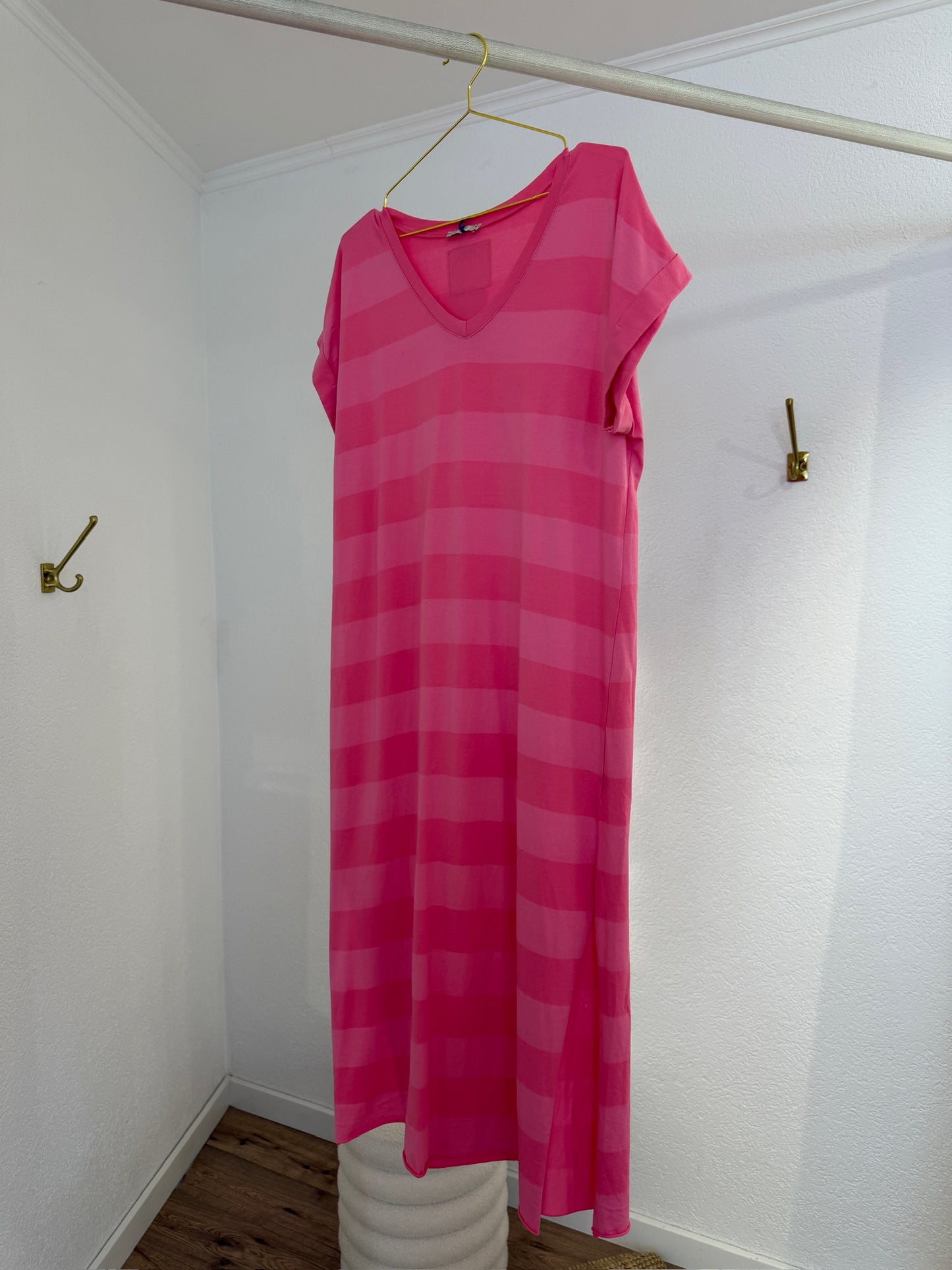 Dünnes Streifenkleid mit V-Ausschnitt versch. Farben