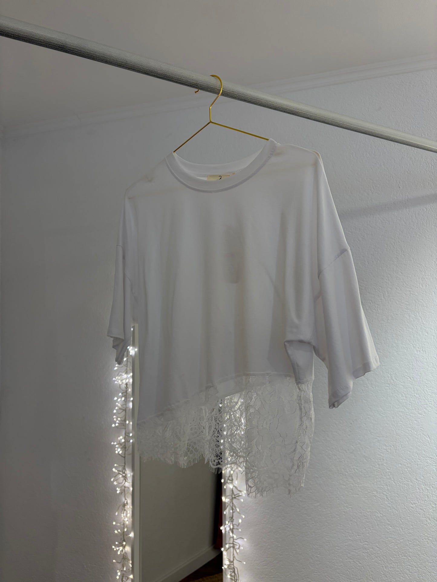 T-Shirt mit Spitzeneinsatz