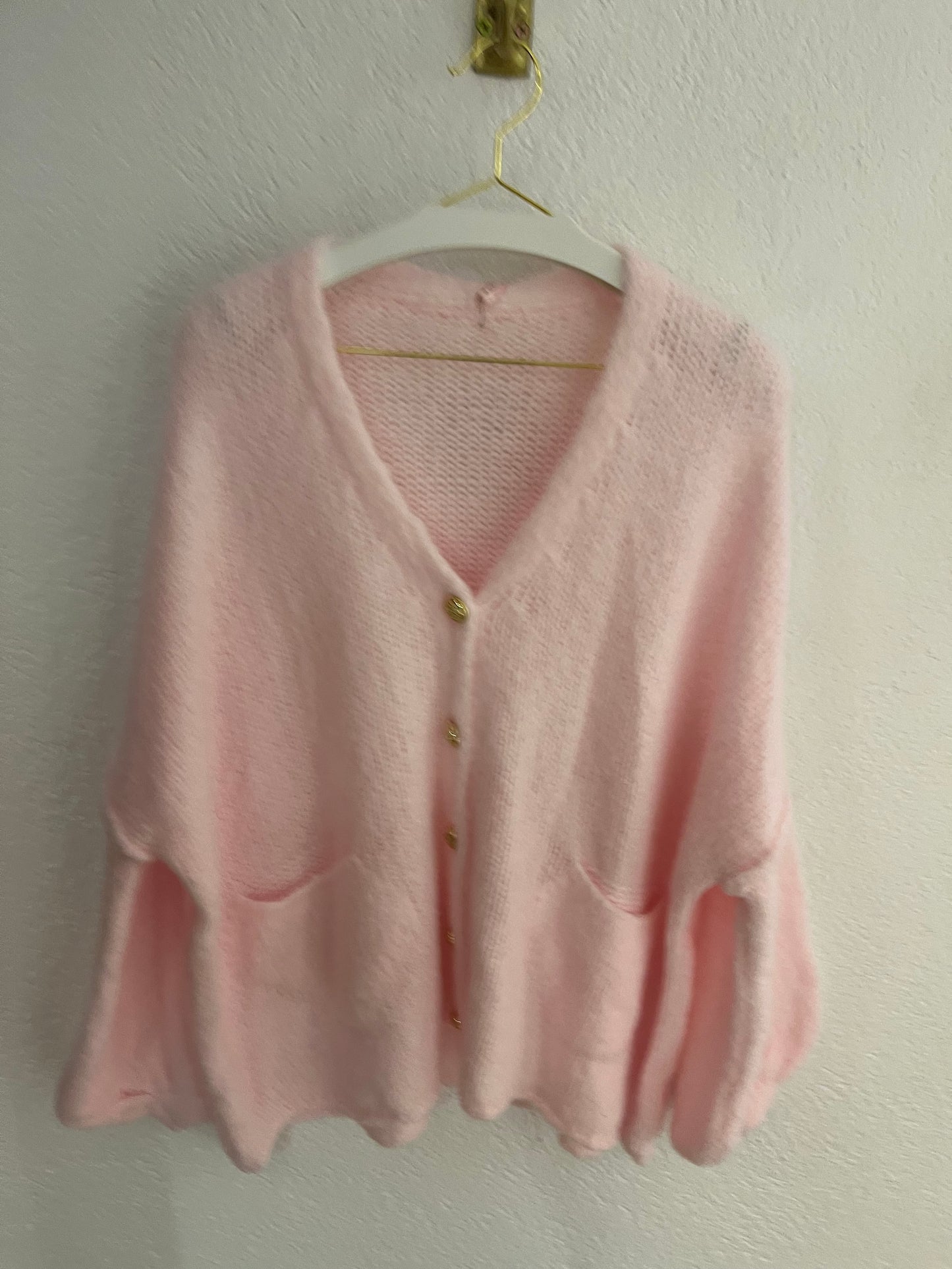 Weicher Oversized Cardigan mit vergoldeten Knöpfen