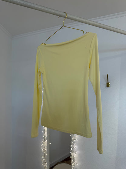 Shirt mit leichtem U-Boot Ausschnitt