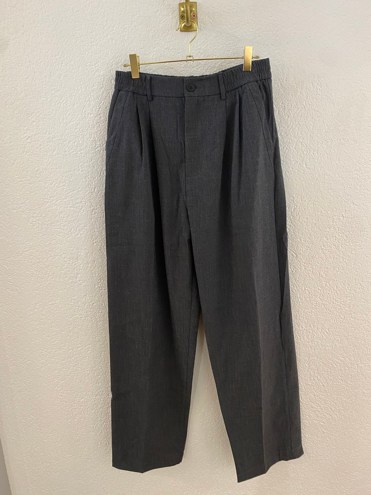 Stoffhose im Barrelfit