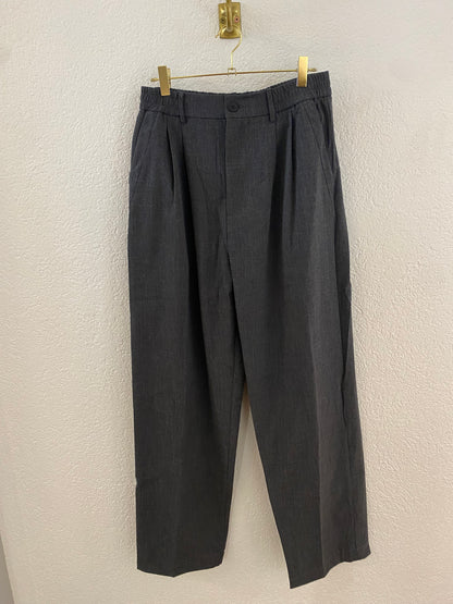 Stoffhose im Barrelfit