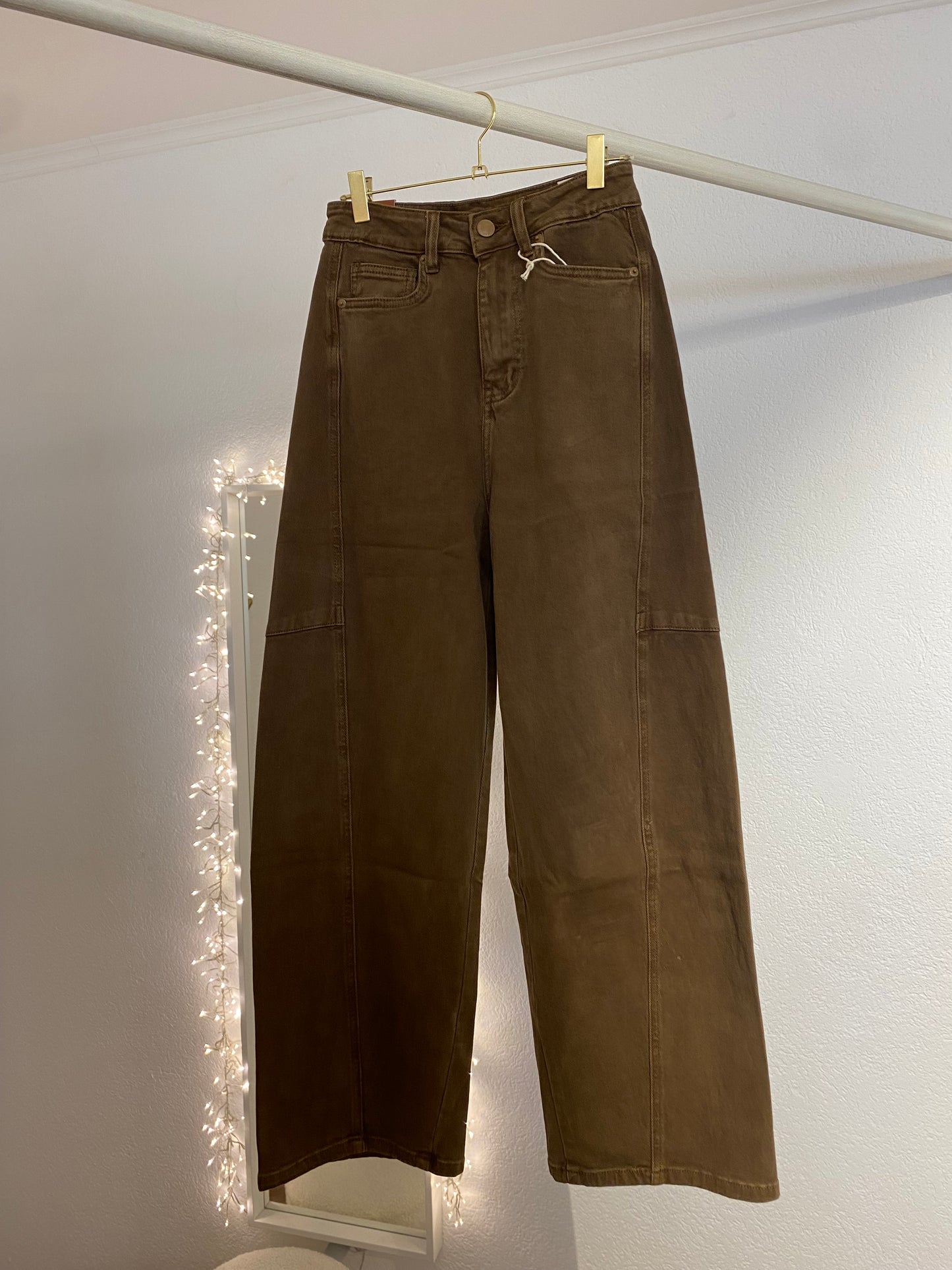 Farbige Jeans im Barrel-Fit