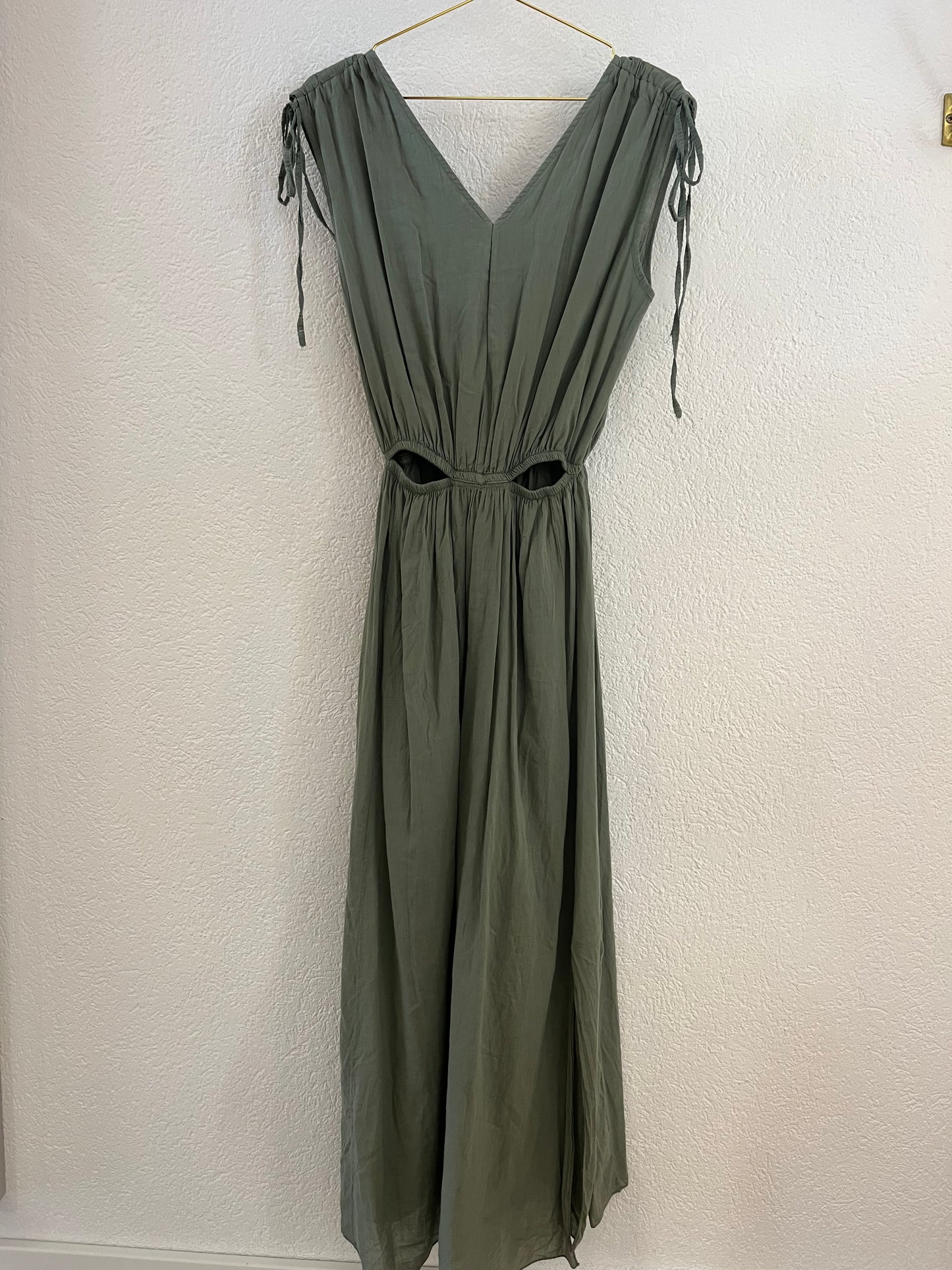 Kleid mit Cut Outs versch. Farben