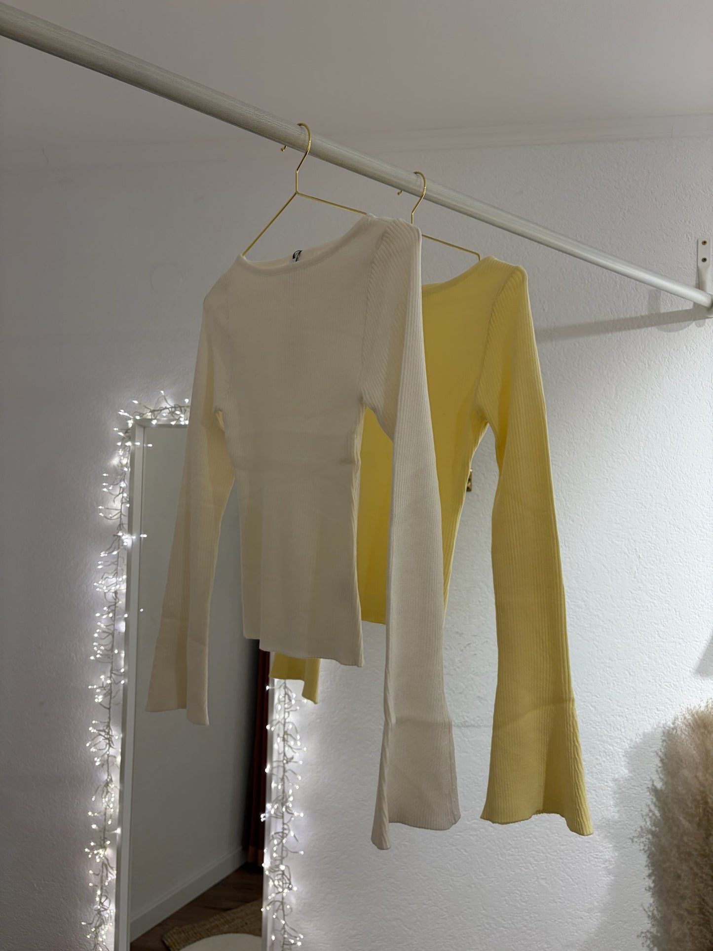 Enge Longsleeves in Rippenstrickoptik
