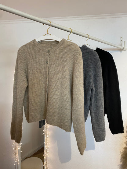 Strickjacke mit Knopfleiste in versch.  Farben