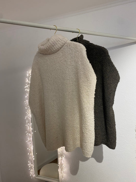 Boucle Strickweste mit Rollkragen