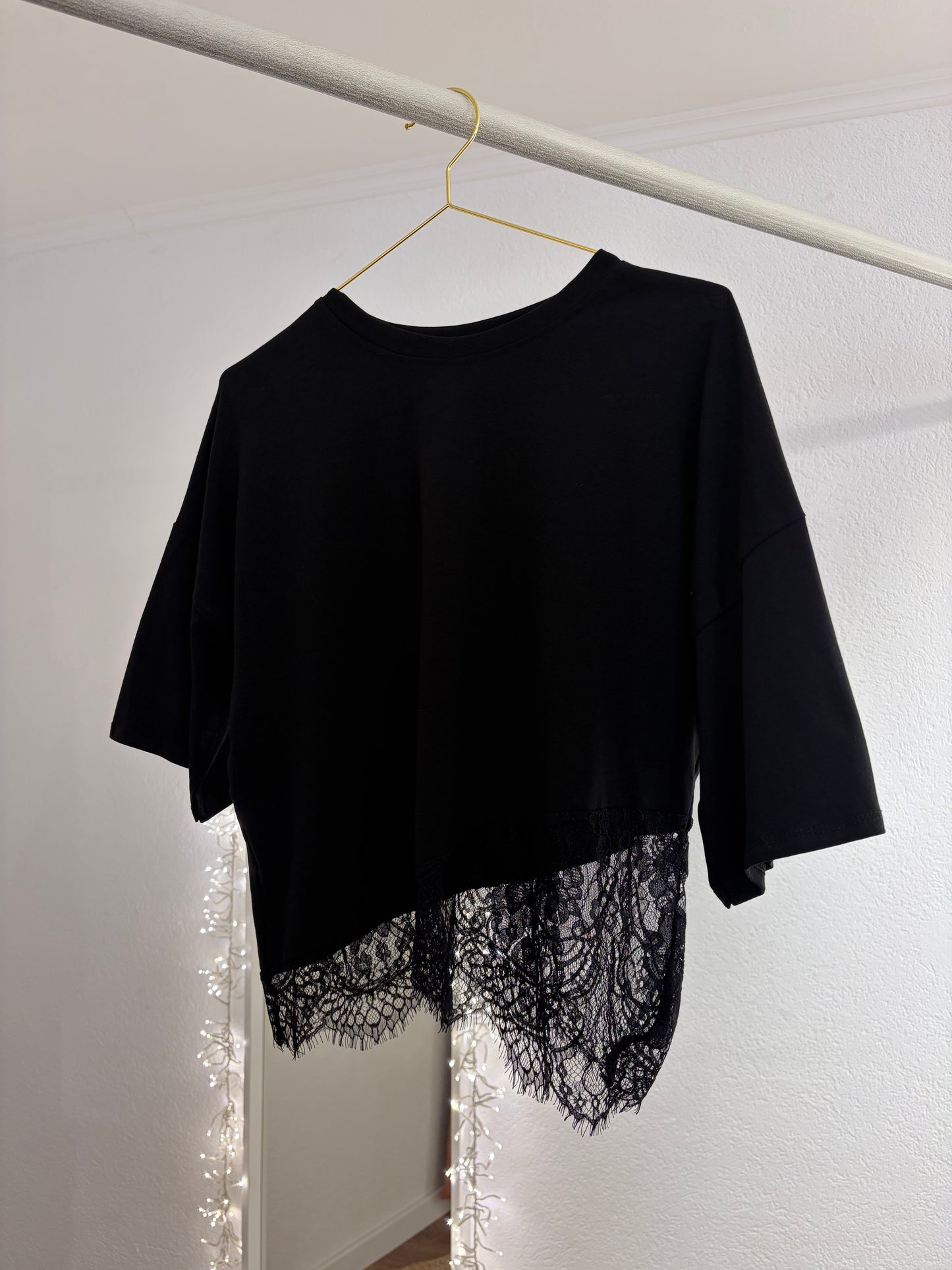 T-Shirt mit Spitzeneinsatz