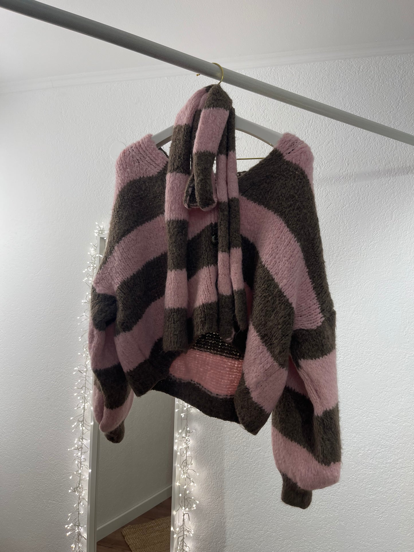 Streifen Pulli mit Schal versch. Farben