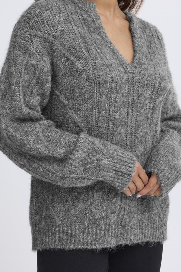 Strickpulli mit leichtem Zopfstrick Muster