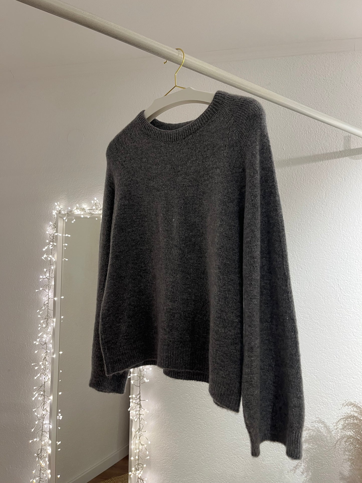 Klassischer Strickpullover mit weiten Ärmeln
