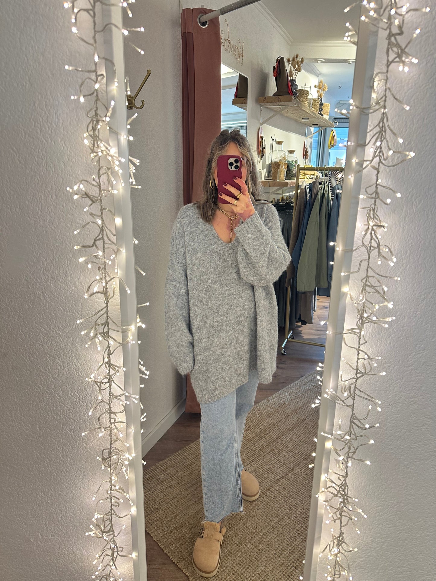 Langer Strickpulli mit V-Ausschnitt versch. Farben