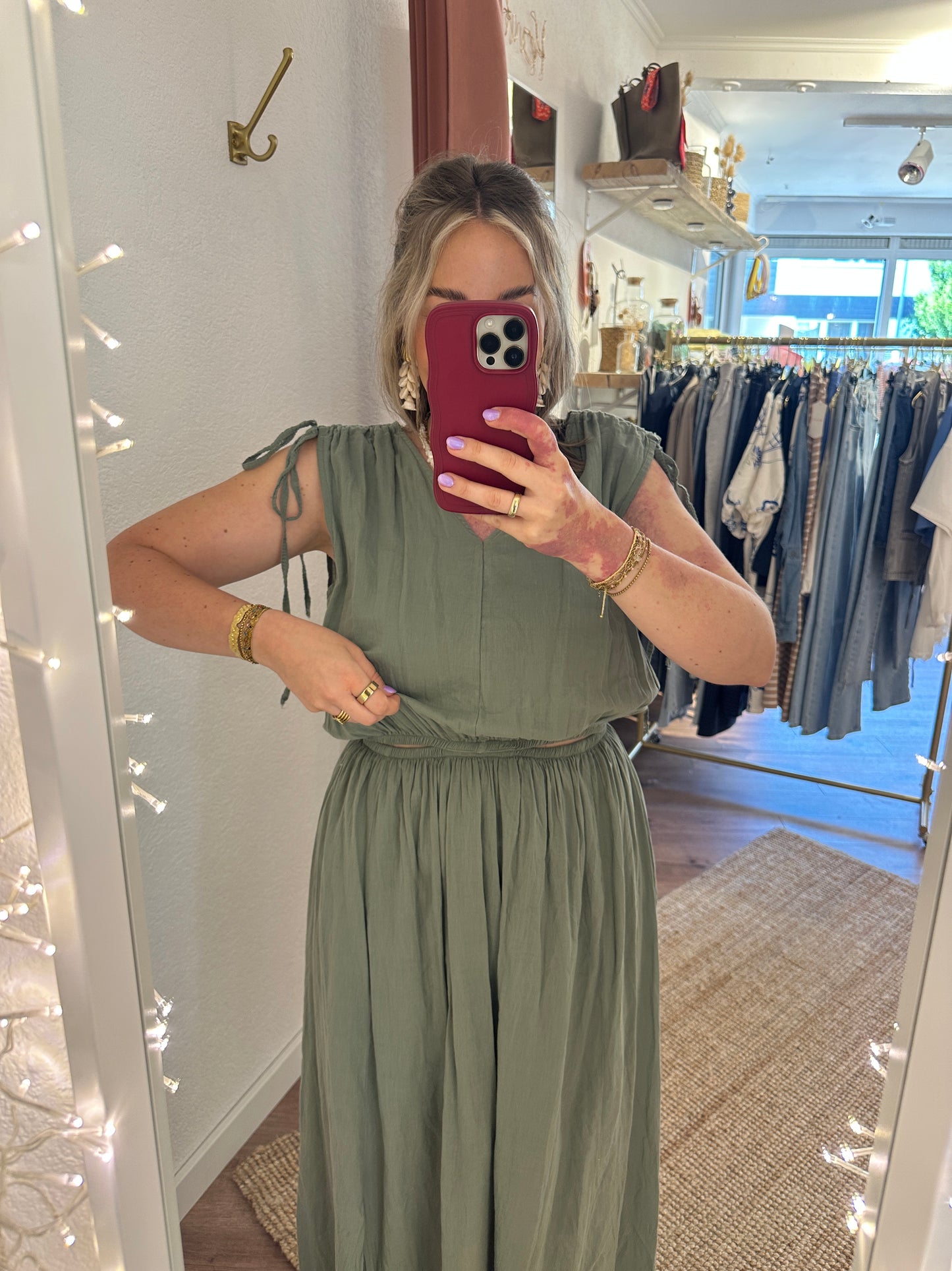 Kleid mit Cut Outs versch. Farben