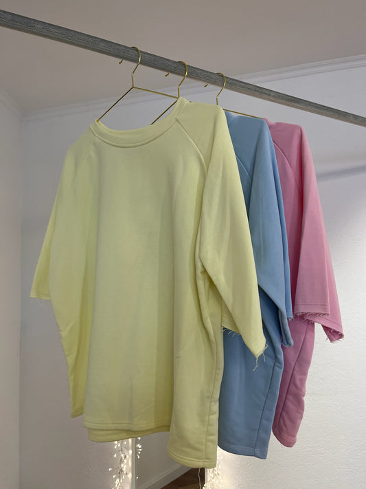 T-Shirt mit ausgefransten Ärmeln versch. Farben